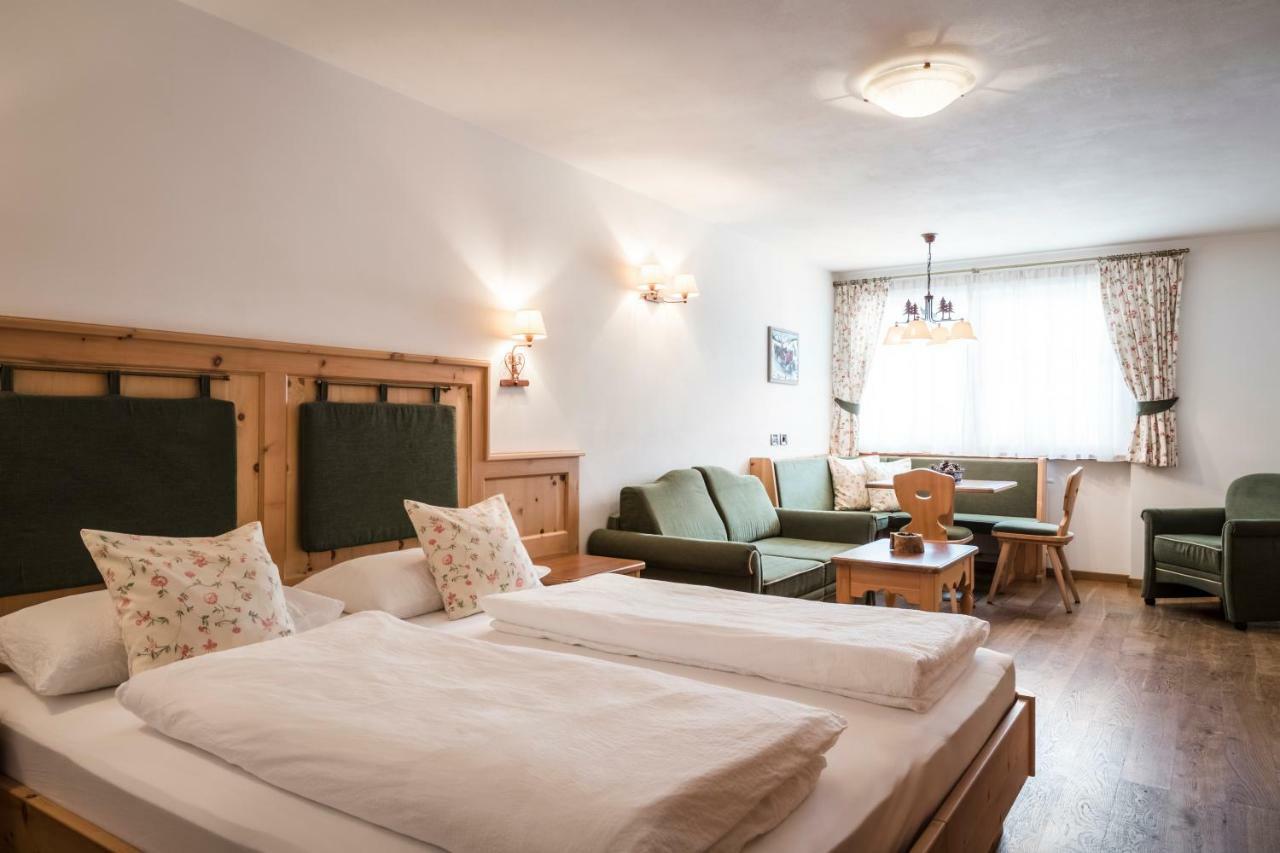 Piculin Alpin Apartments San Martino in Badia Bagian luar foto