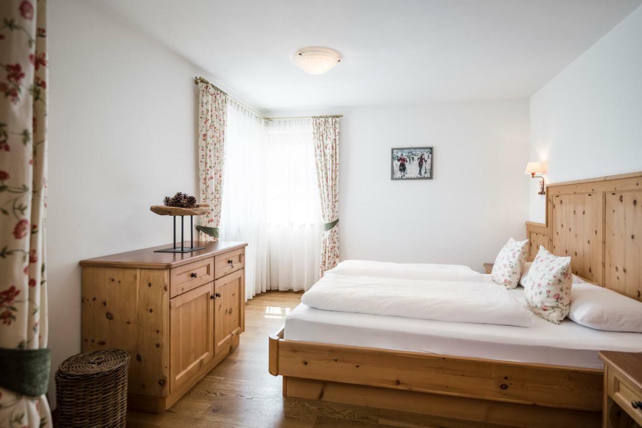 Piculin Alpin Apartments San Martino in Badia Bagian luar foto