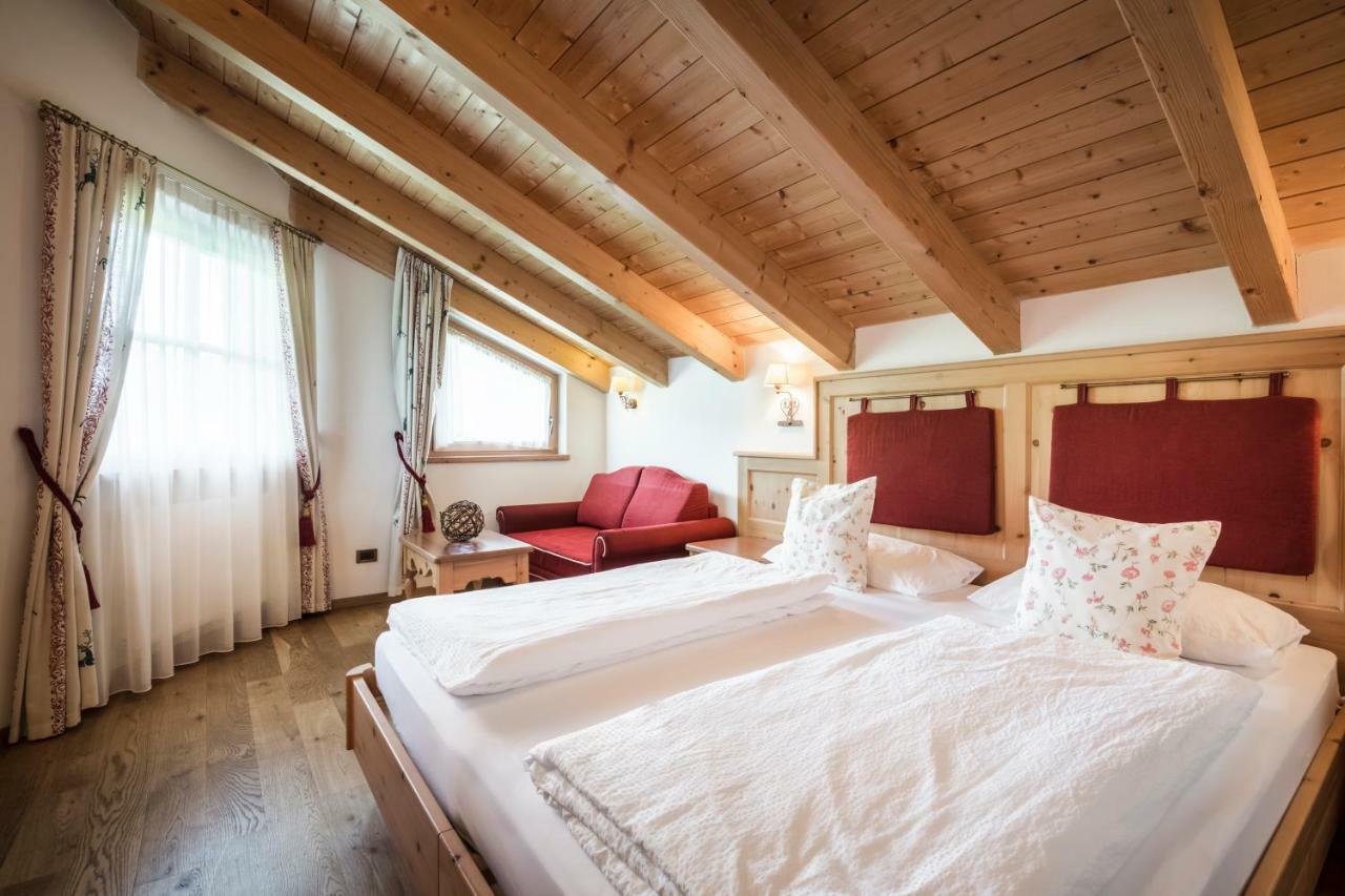 Piculin Alpin Apartments San Martino in Badia Bagian luar foto