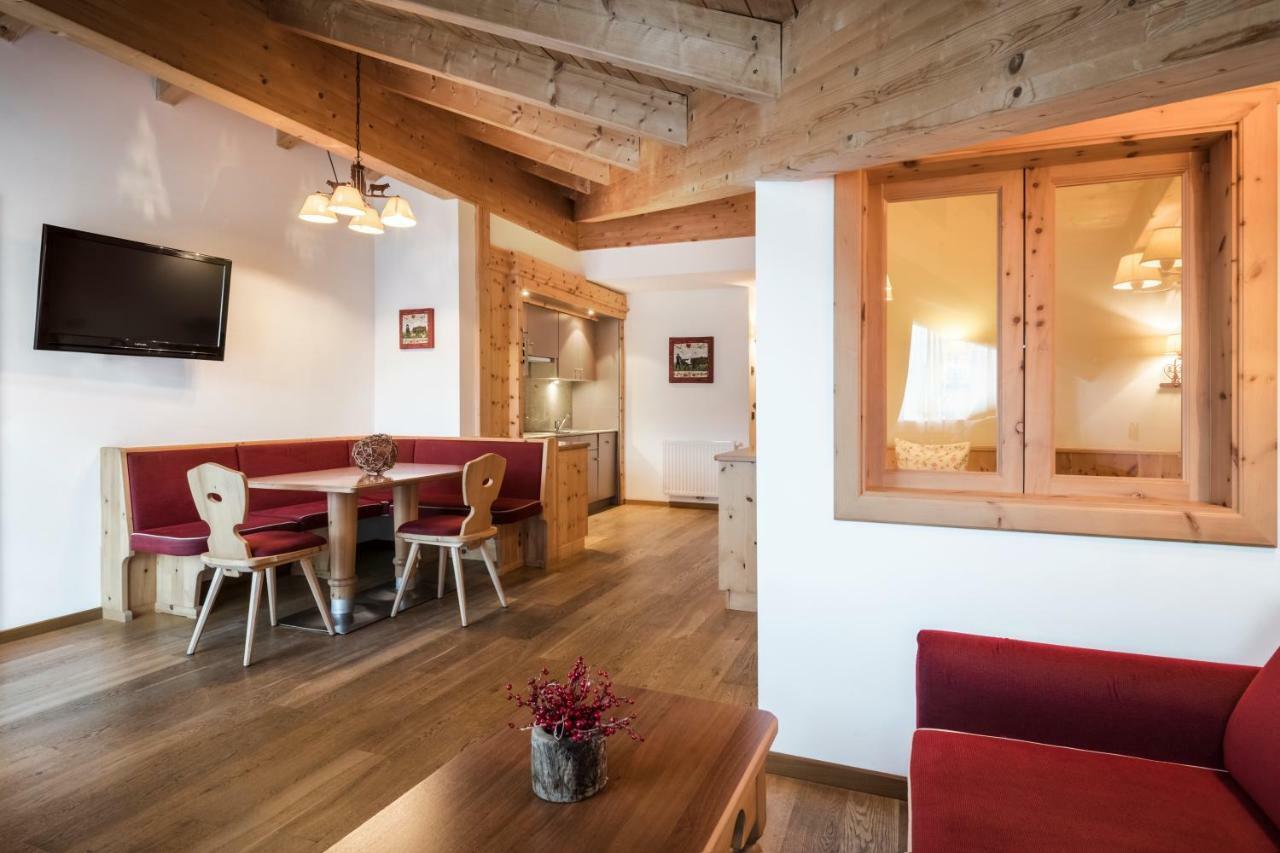Piculin Alpin Apartments San Martino in Badia Bagian luar foto