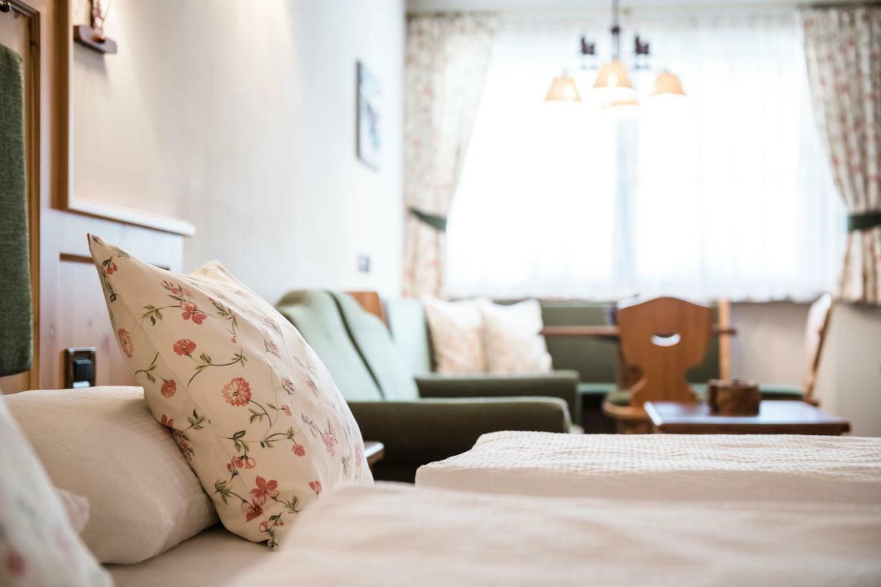 Piculin Alpin Apartments San Martino in Badia Bagian luar foto