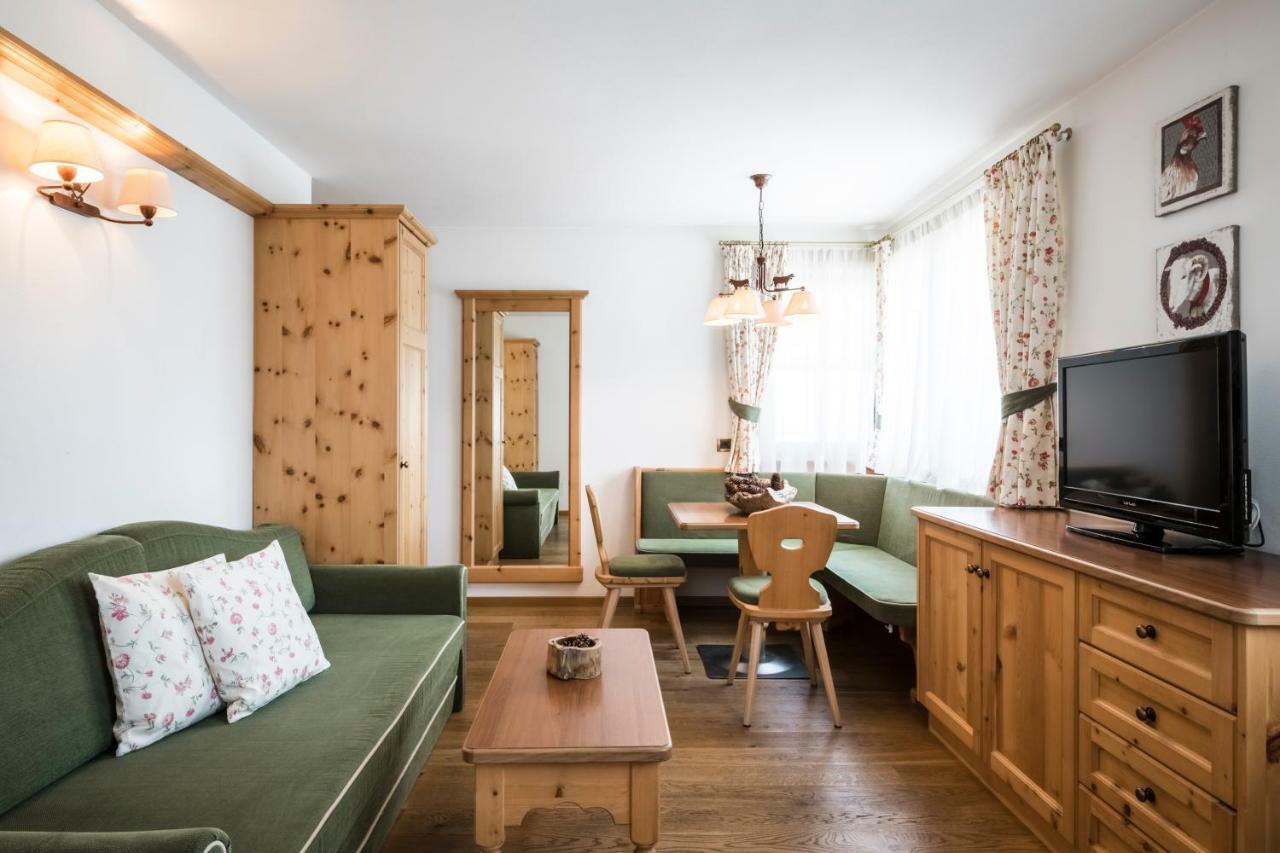 Piculin Alpin Apartments San Martino in Badia Bagian luar foto