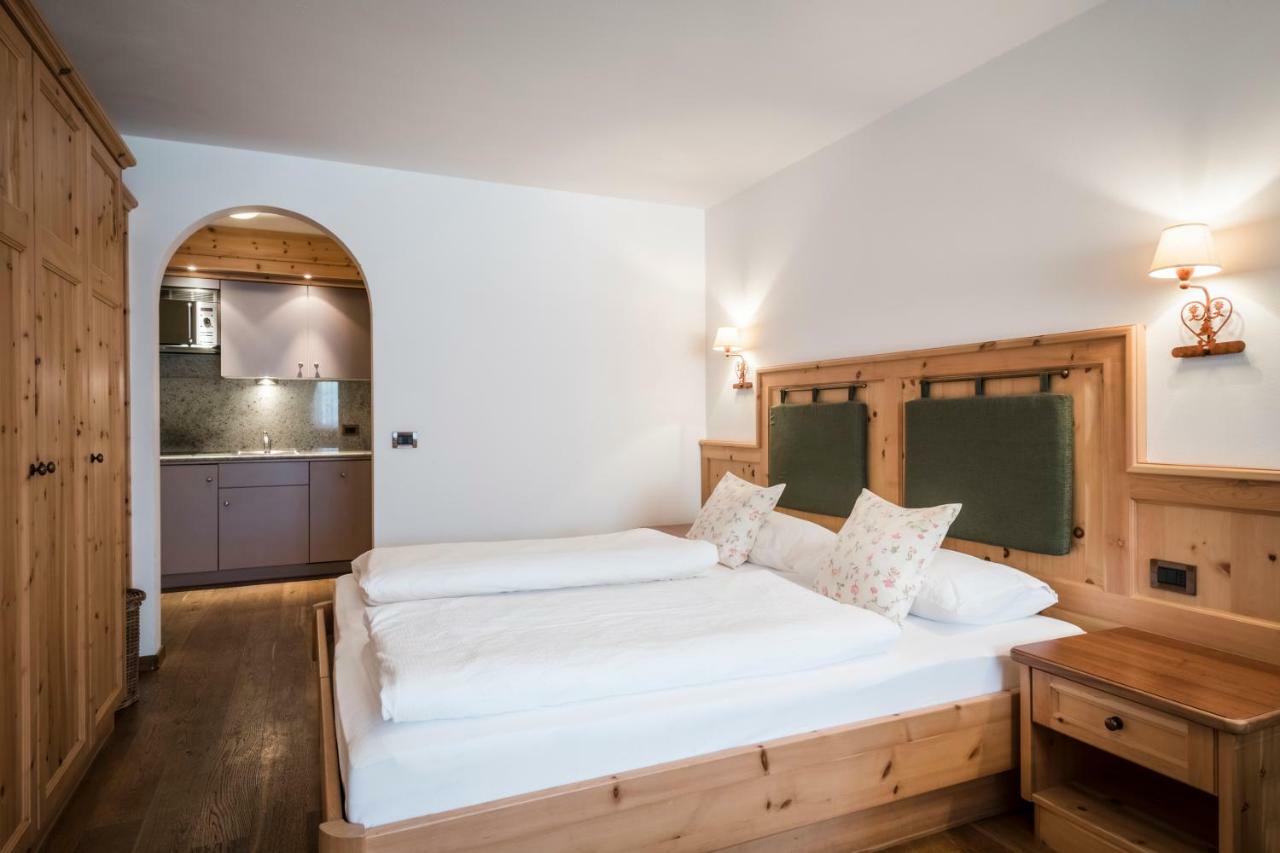 Piculin Alpin Apartments San Martino in Badia Bagian luar foto